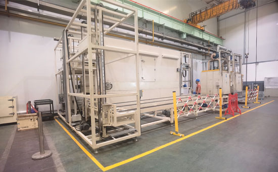 ���I����